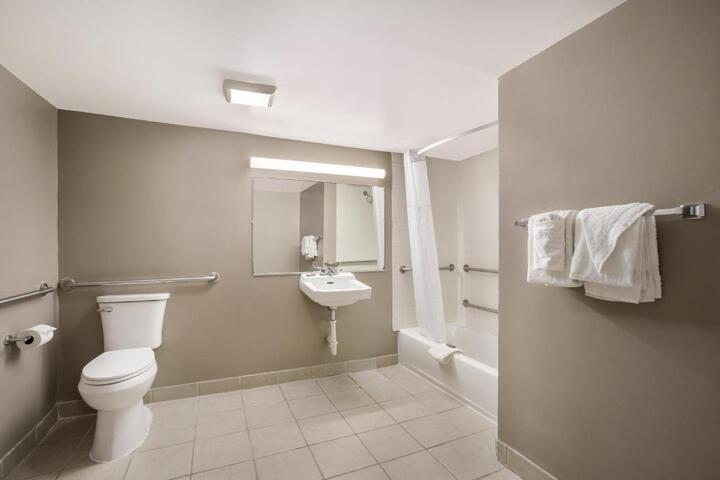 Standard Room, King or Two Doubles (6 of 9)