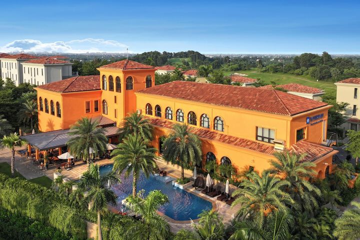 Wyndham Sky Lake Resort and Villas in Hanoi