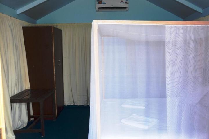 Room 2 of 6