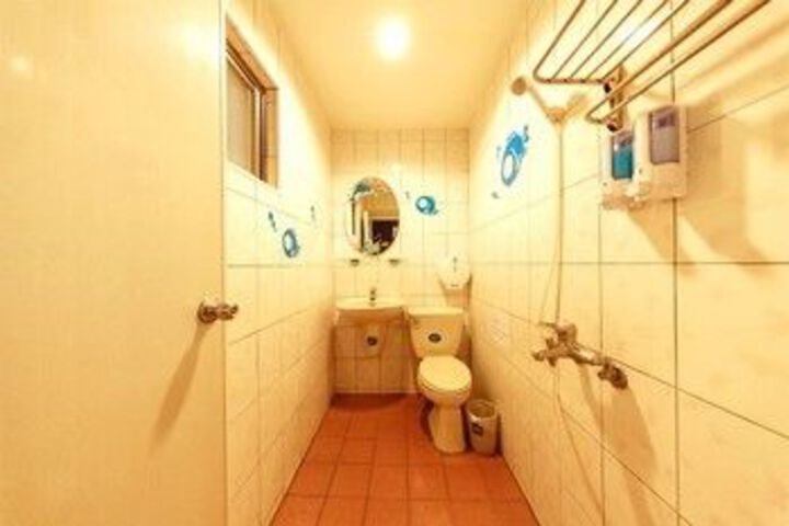 Room 9 of 40