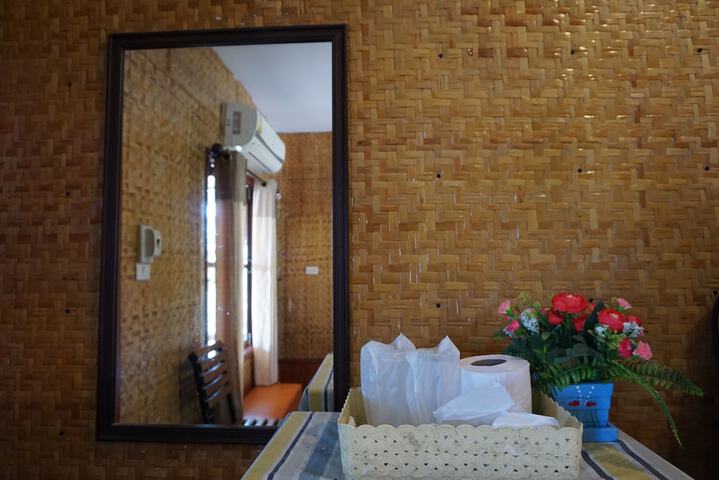 Room 16 of 28