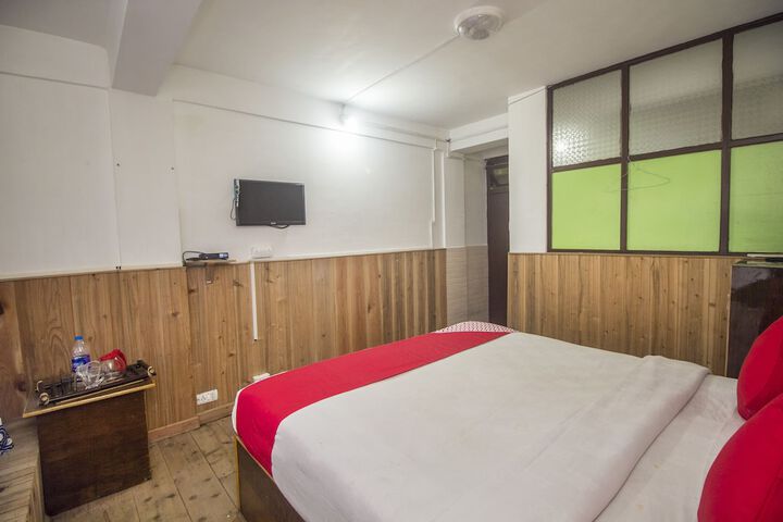 Room 11 of 16
