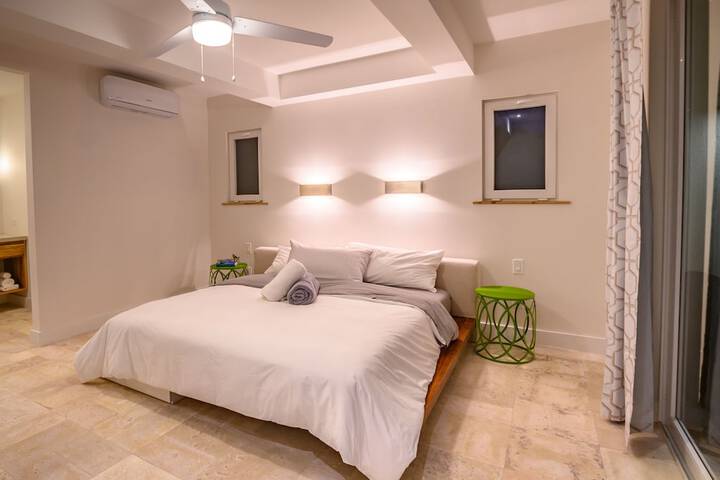 Room 2 of 89