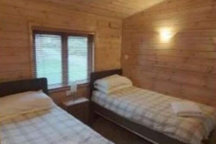 Room 2 of 10