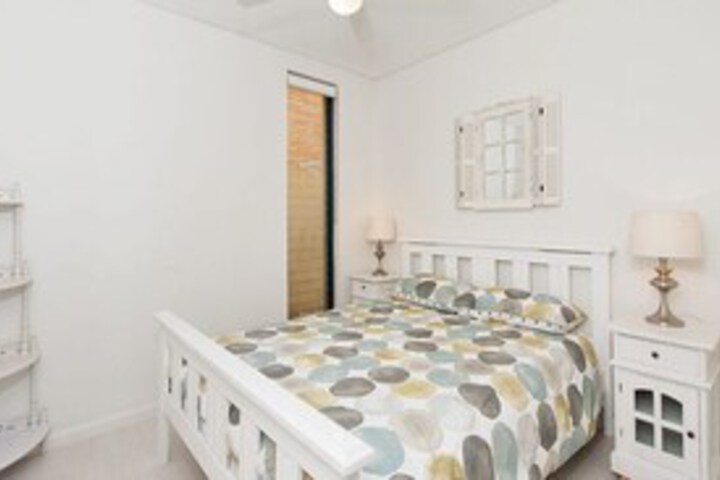 Room 13 of 18