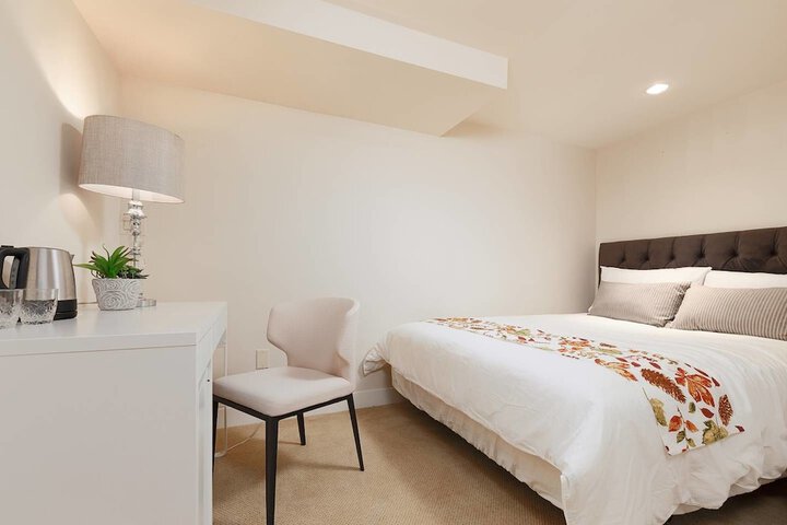 Room 7 of 13