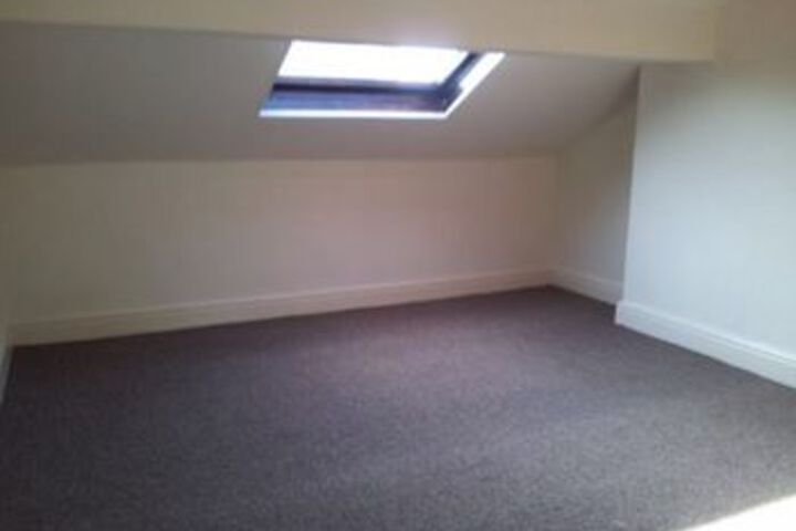 Room 7 of 9