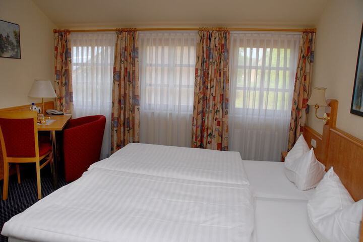 Room 9 of 34