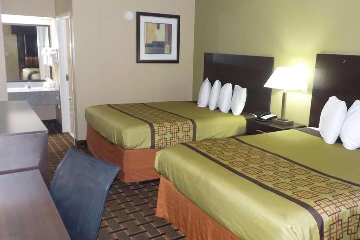 2 Queen Beds High Speed Internet Accessible Microwave and Refrigerator Work Desk Contin (8 of 13)