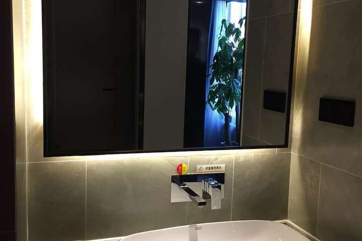 Room 19 of 33