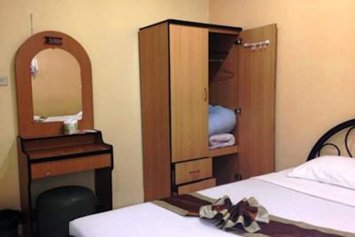 Room 27 of 51