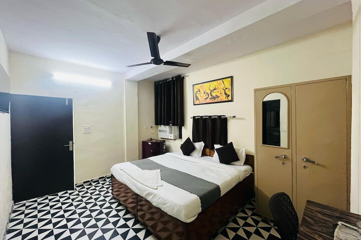 Room 3 of 9