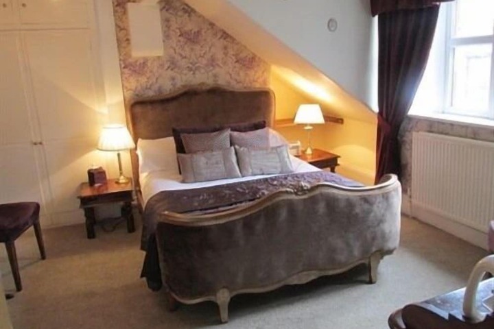 Room 5 of 26