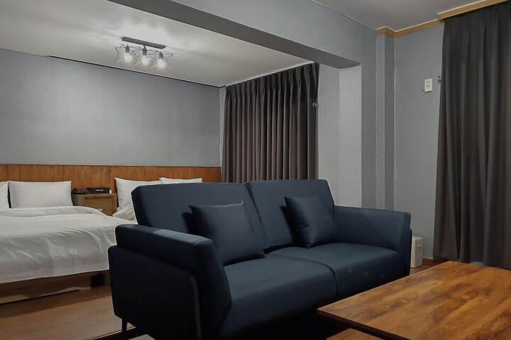 Room 14 of 21
