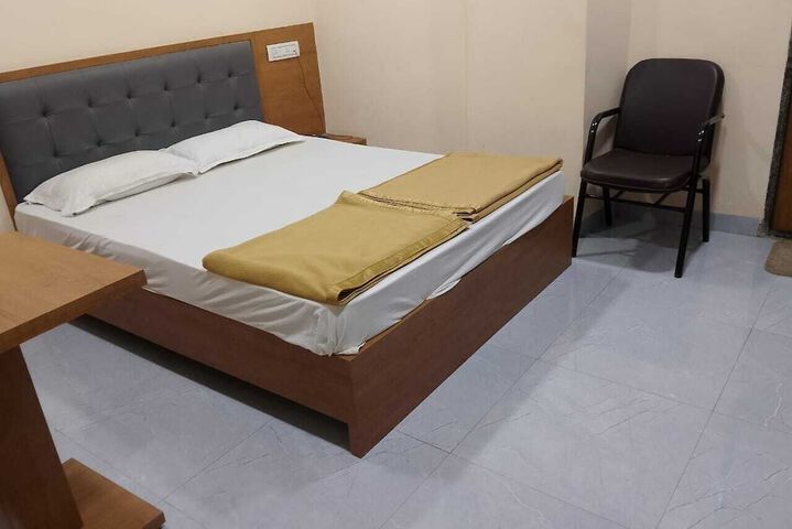 Room 9 of 17
