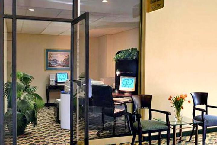 International Plaza Hotel Toronto(formerly DoubleTree by Hilton Hotel Toronto Airport)