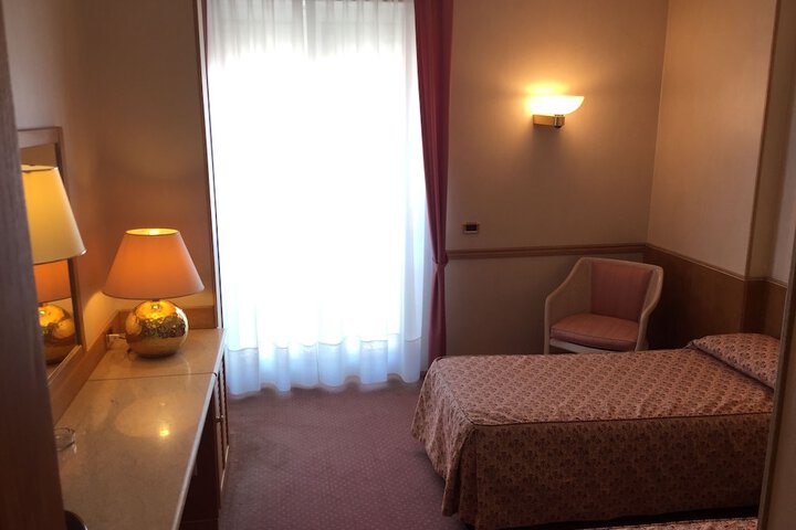 Room 11 of 68