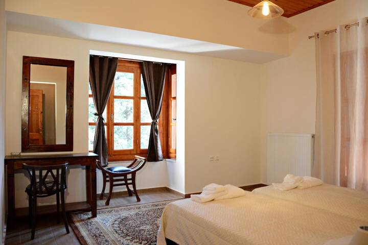 Room 6 of 11