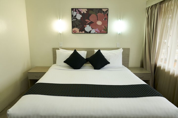 Room 4 of 33