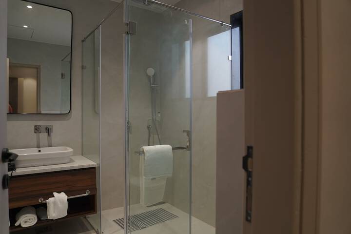 Room 7 of 37