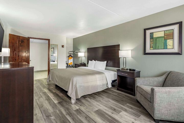 1 King Bed (12 of 12)