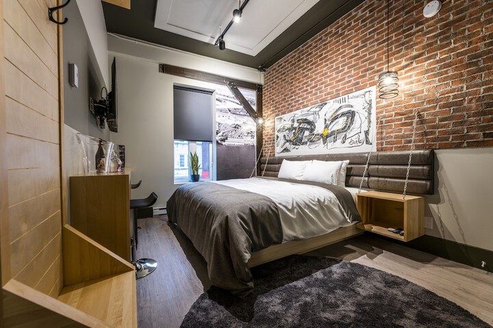 Room 5 of 12