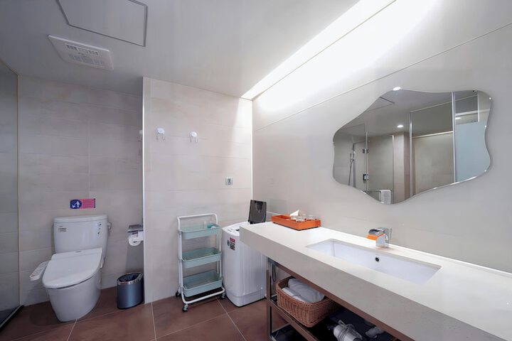 Room 104 of 155