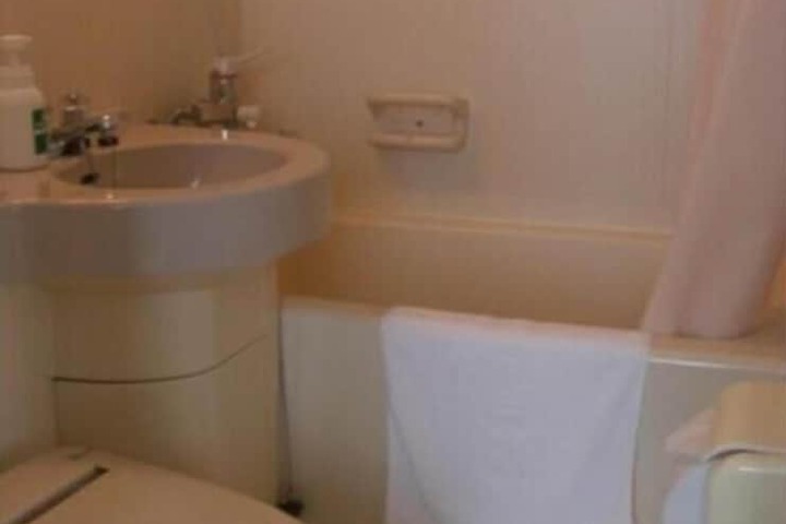 Room 5 of 11