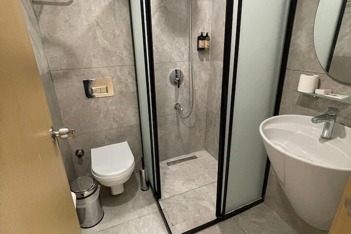 Room 14 of 21