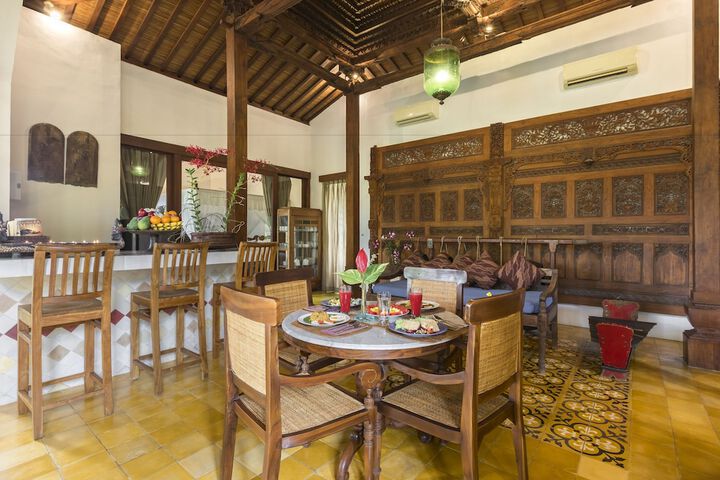 Dining Photos