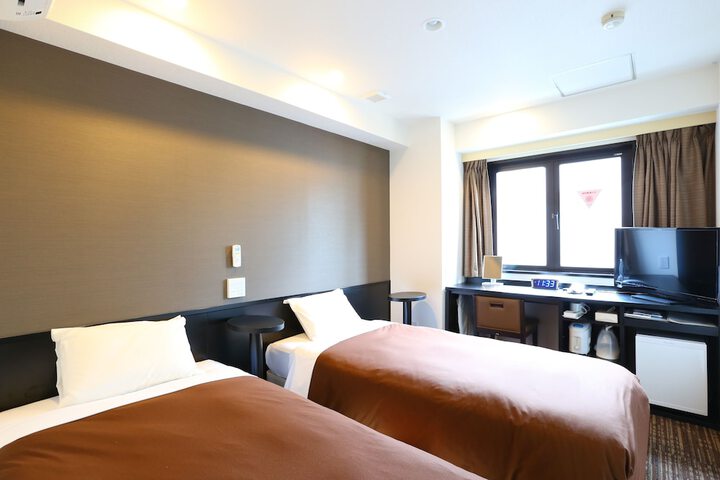 Room 13 of 33