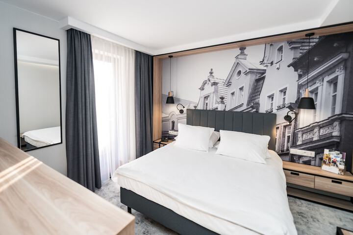 Room 4 of 155