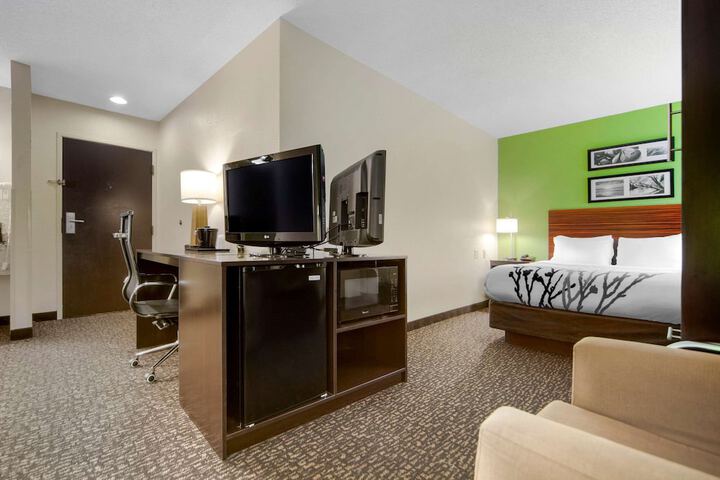 Room 13 of 37