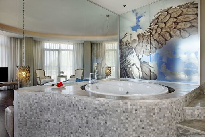 Room 10 of 74