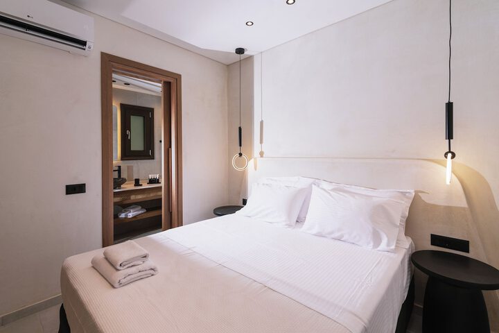 Room 34 of 132