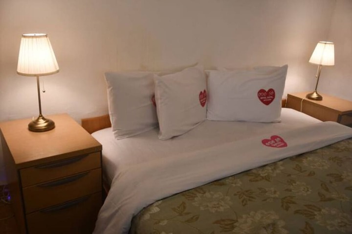 Room 2 of 31