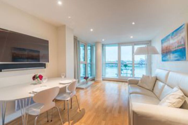 Stunning flat overlooking the Thames