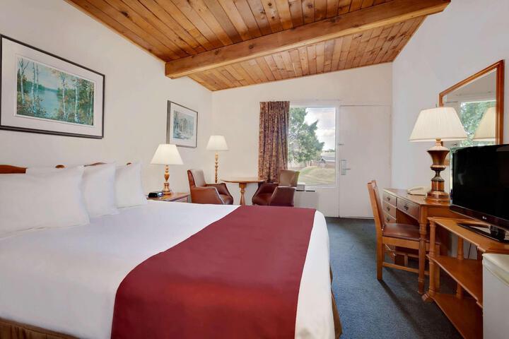 1 King Bed (4 of 14)