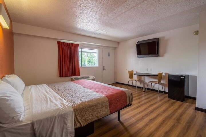 Room 17 of 47