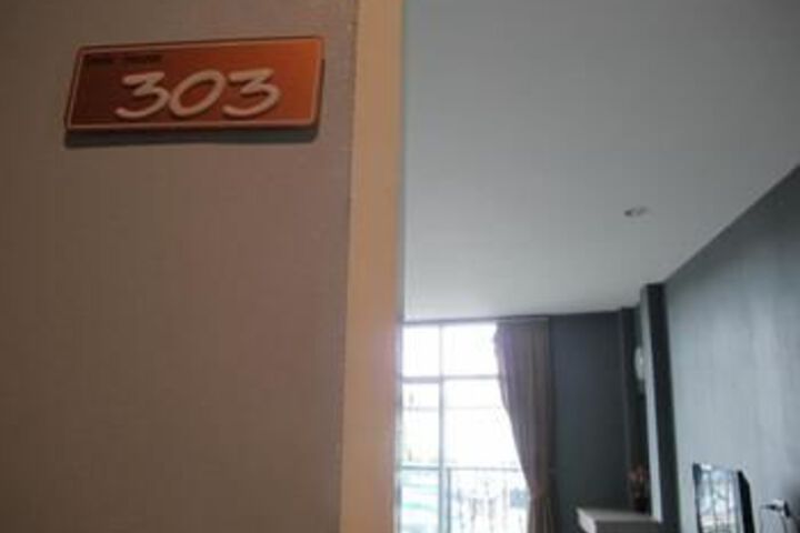 Room 8 of 18