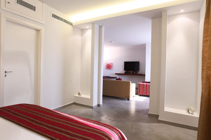 Room 52 of 88