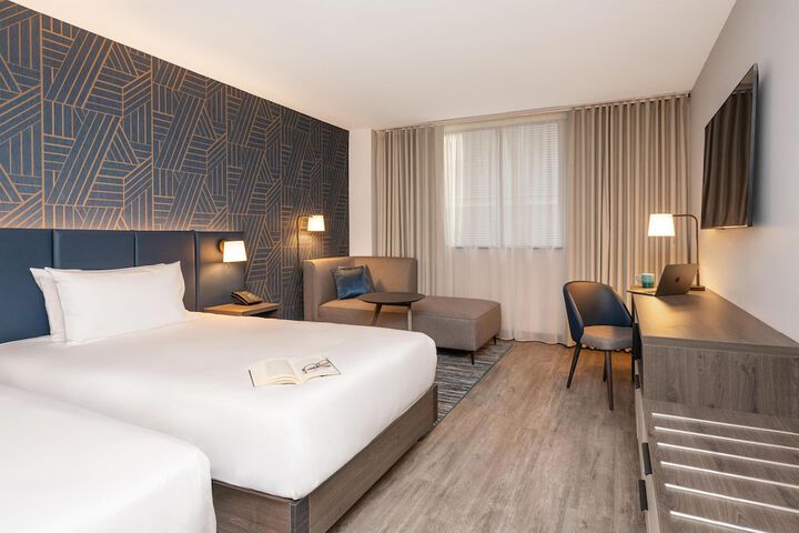 Room 21 of 40