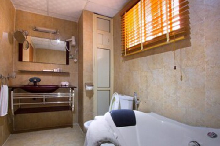 Room 8 of 47