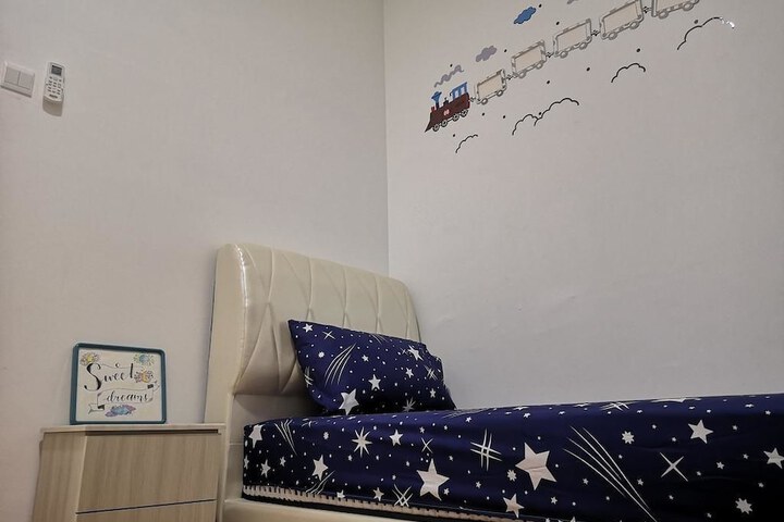 Room 7 of 106