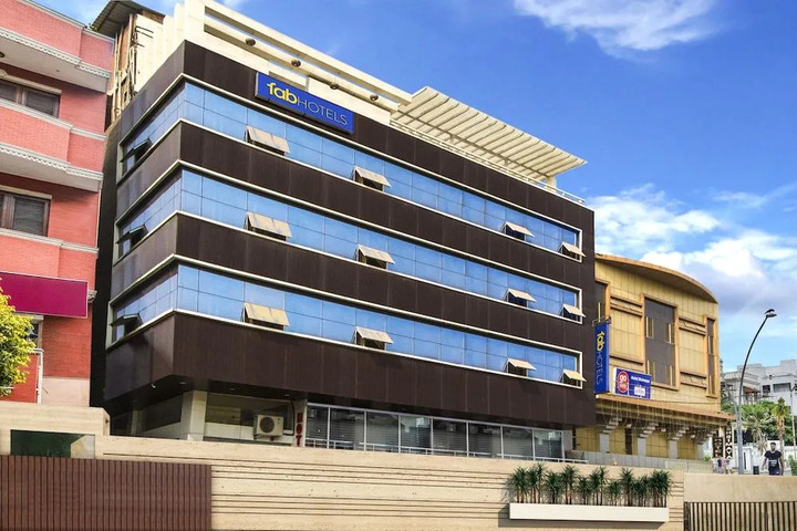 FABHOTEL SIYA PALACE
