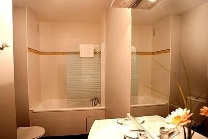 Room 32 of 44