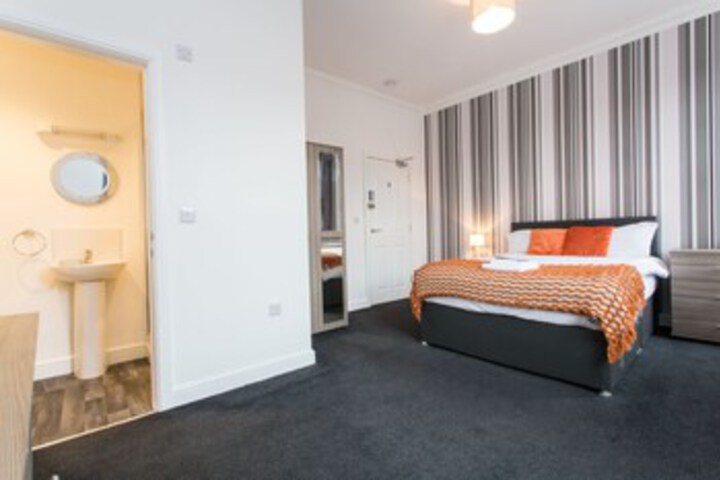 Room 10 of 26