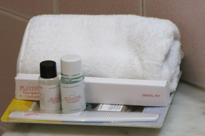 Room 6 of 11
