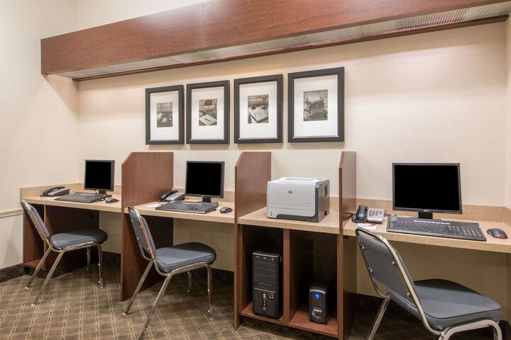 Business Center 28 of 28