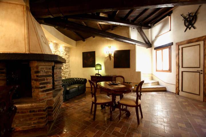 Room 4 of 90